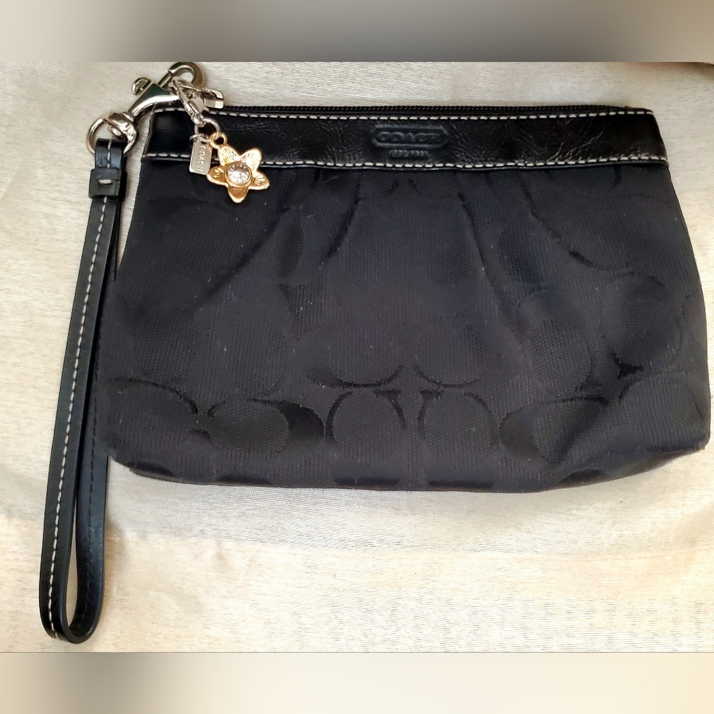 Coach Black Signature Jaquard & Patent Leather Trim Wristlet, EUC - Picture 5 of 13